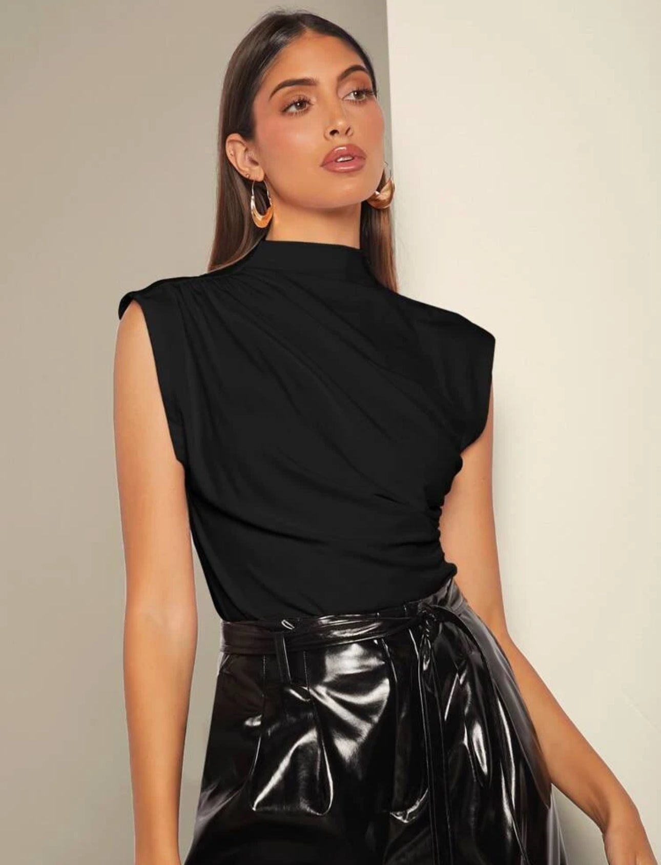 Camisa de cuello alto fruncido