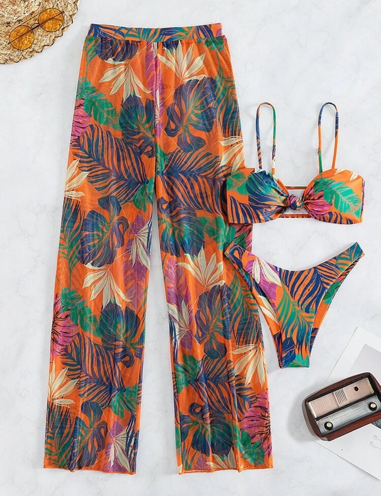 Traje de bano tres piezas estampado tropical