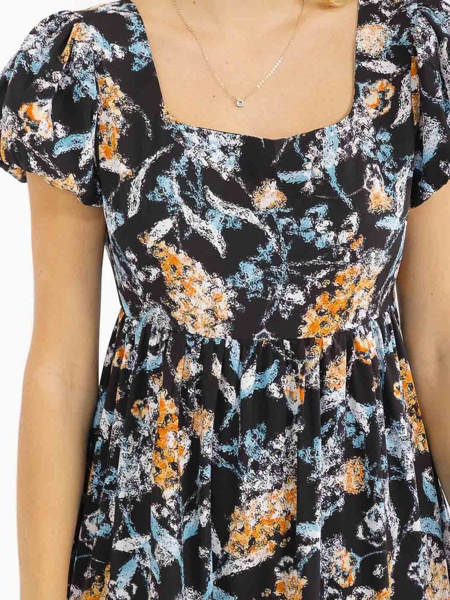 Vestido negro floral de vuelos