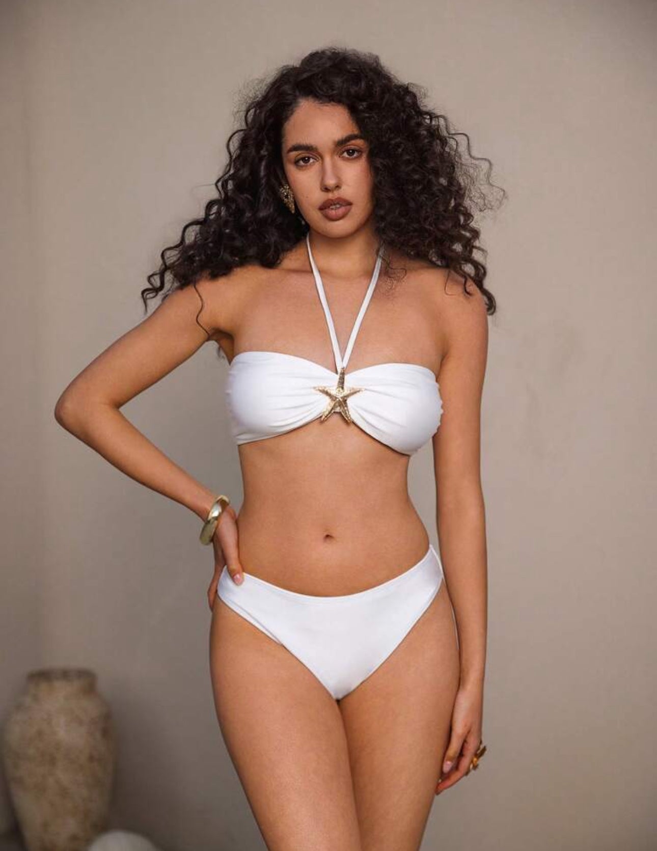 Traje de bano dos piezas y salida color blanco