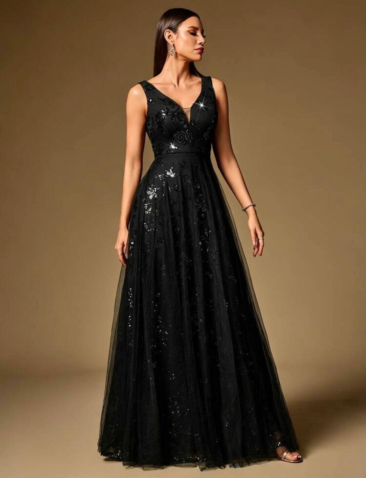 Vestido negro elegante de fiesta