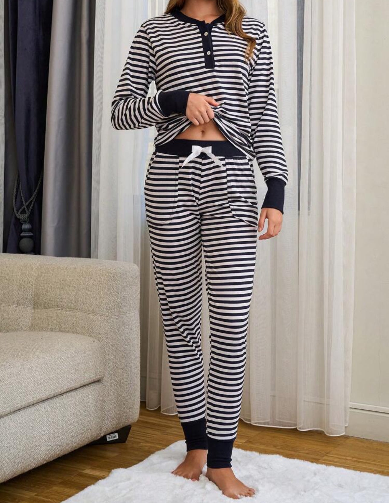 Pijama rayas blancas y negras