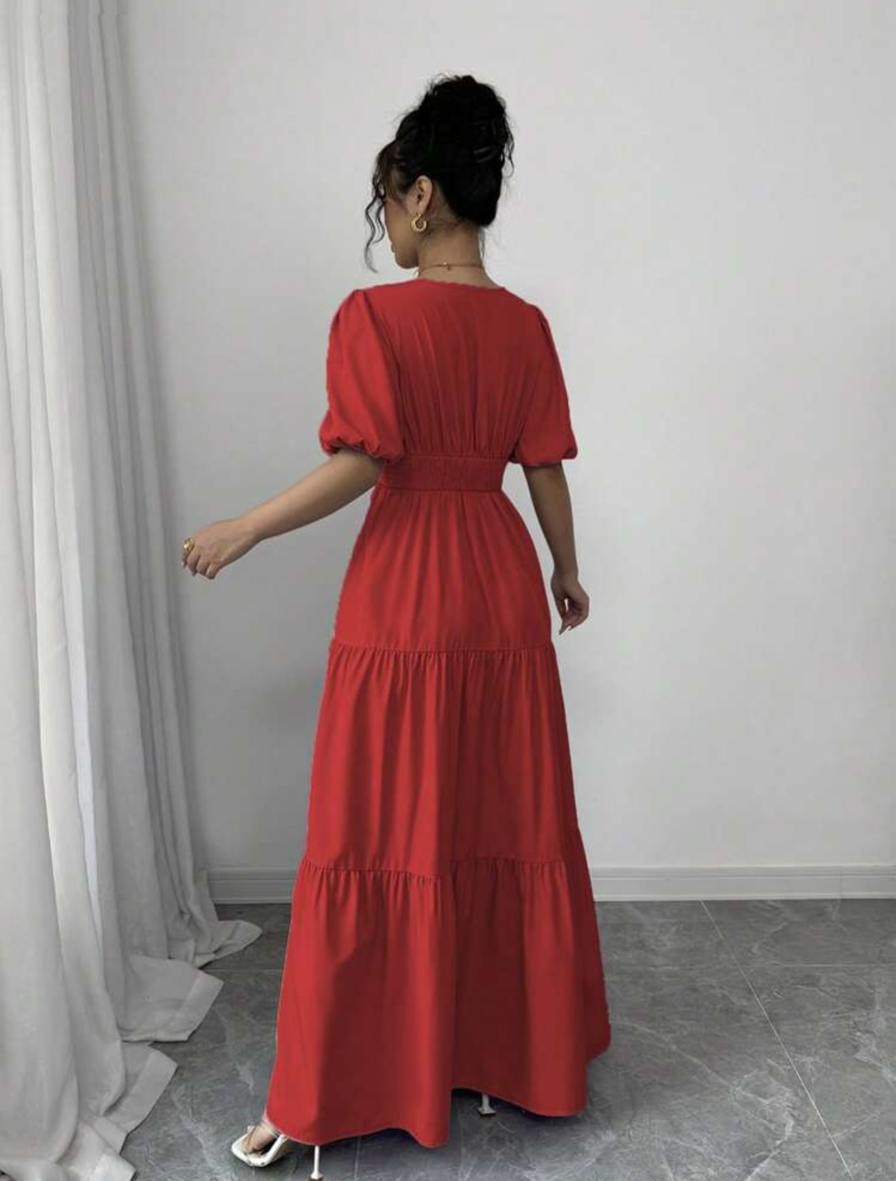 Vestido rojo largo cuello V con cintura elástica