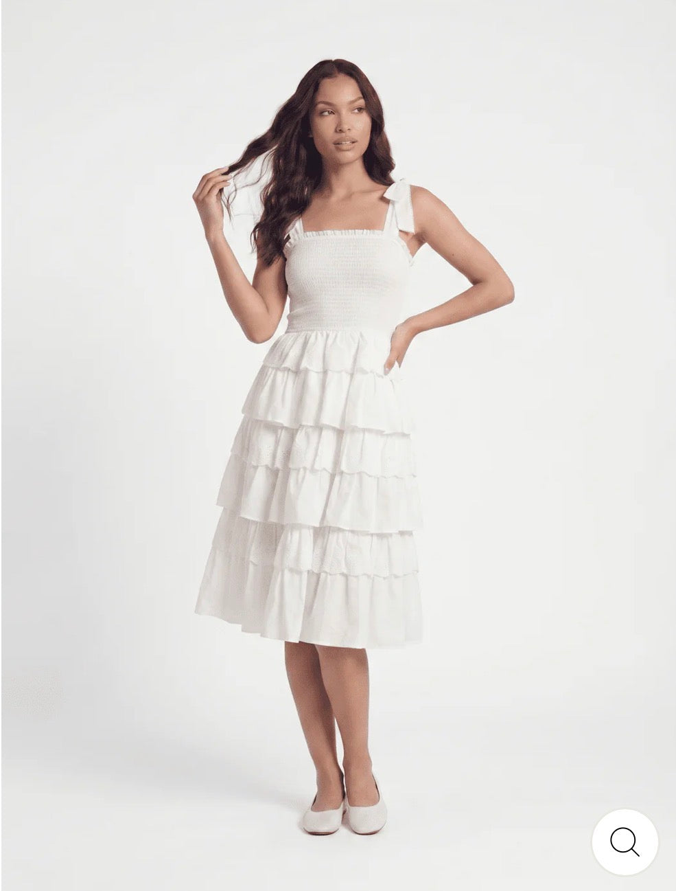 Vestido blanco MIDI de tirantes y vuelos cuello cuadrado