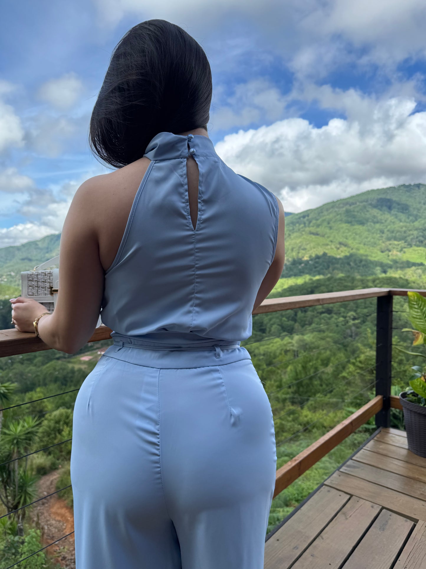 Conjunto azul claro de dos piezas de cuello alto y pantalón