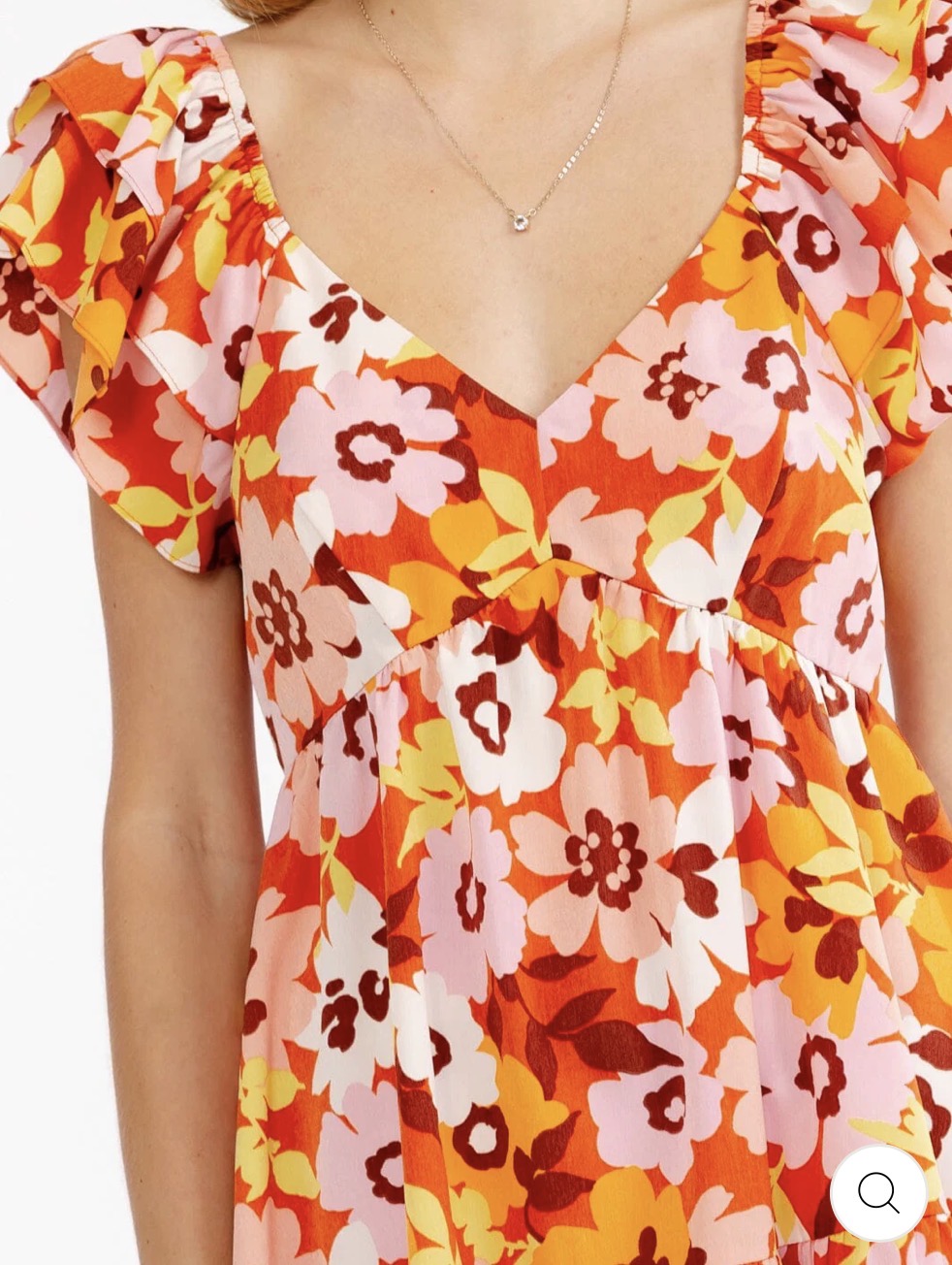 Vestido anaranjado corto floral cuello V mangas tipo vuelos