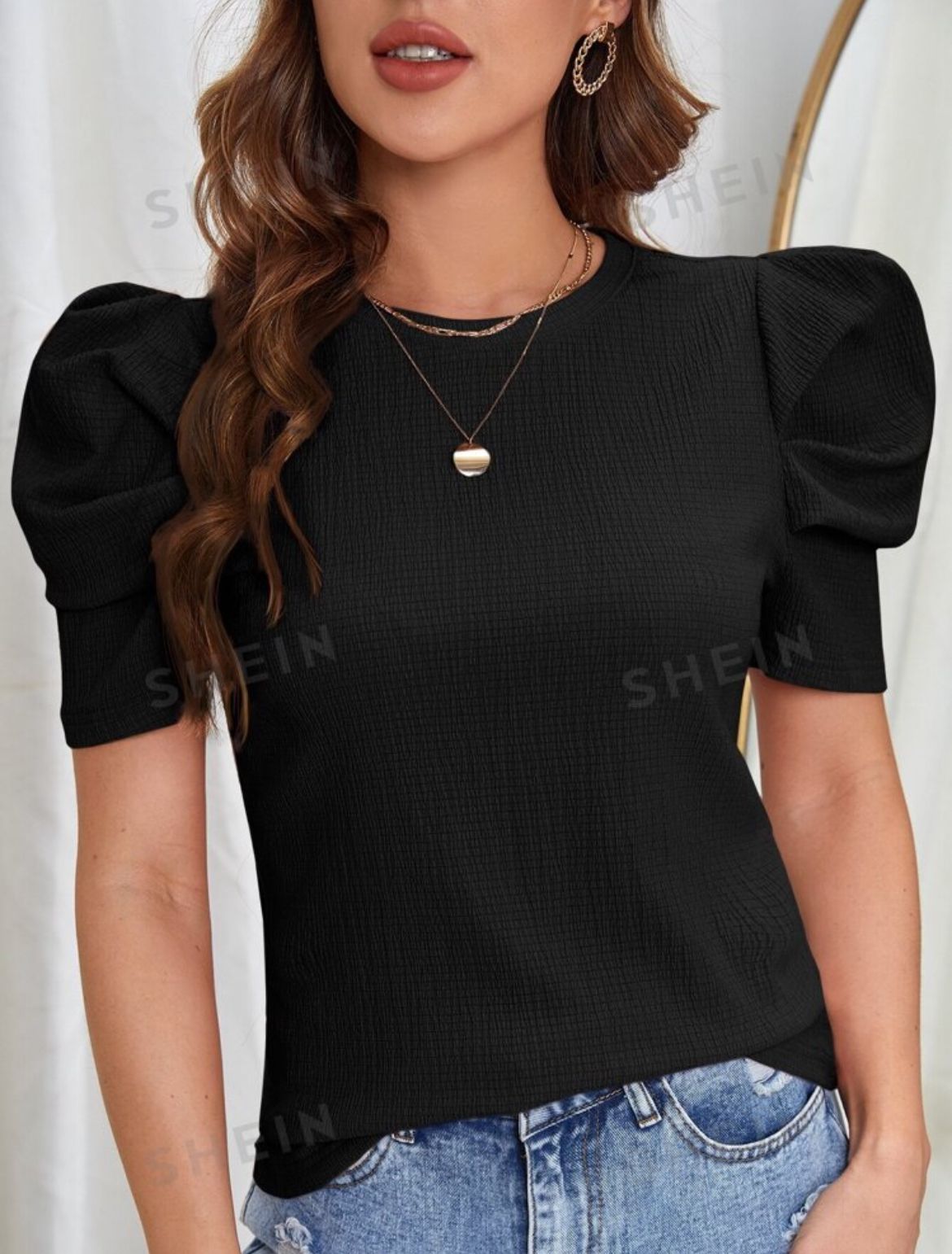 Camisa con fruncido en hombros