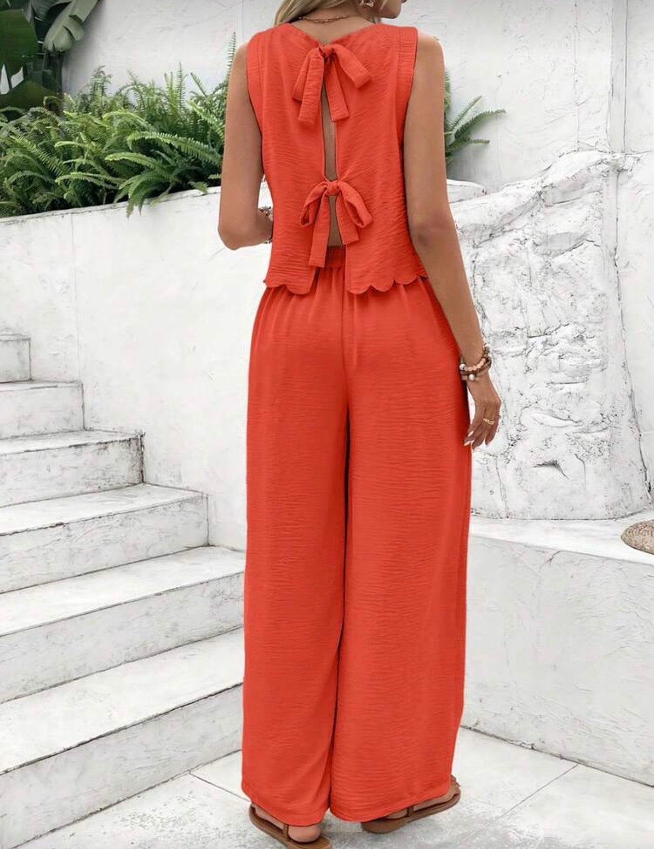 Conjunto anaranjado con lazo