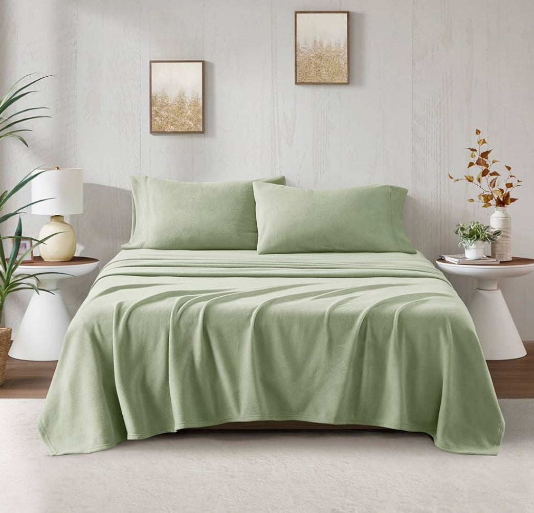 True North by Sleep Philosophy Micro Fleece Bed Sheet Set, Warm, Sheets with 14" Deep Pocket, for Cold Season Cozy Sheet-Set, Matching Pillow Case, Queen, Green, 4 Piezas