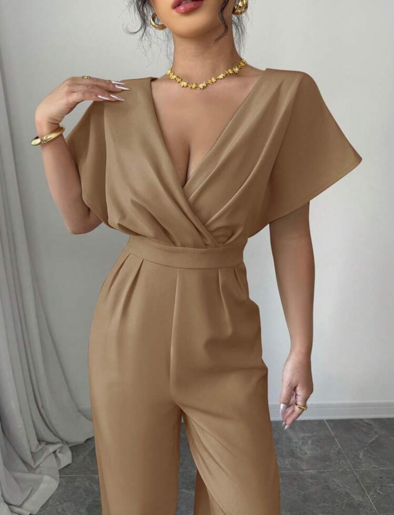 Jumpsuit café claro con cinturón