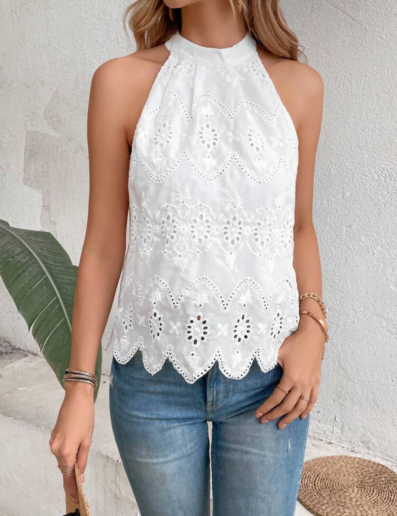 Camisa blanca con bordado