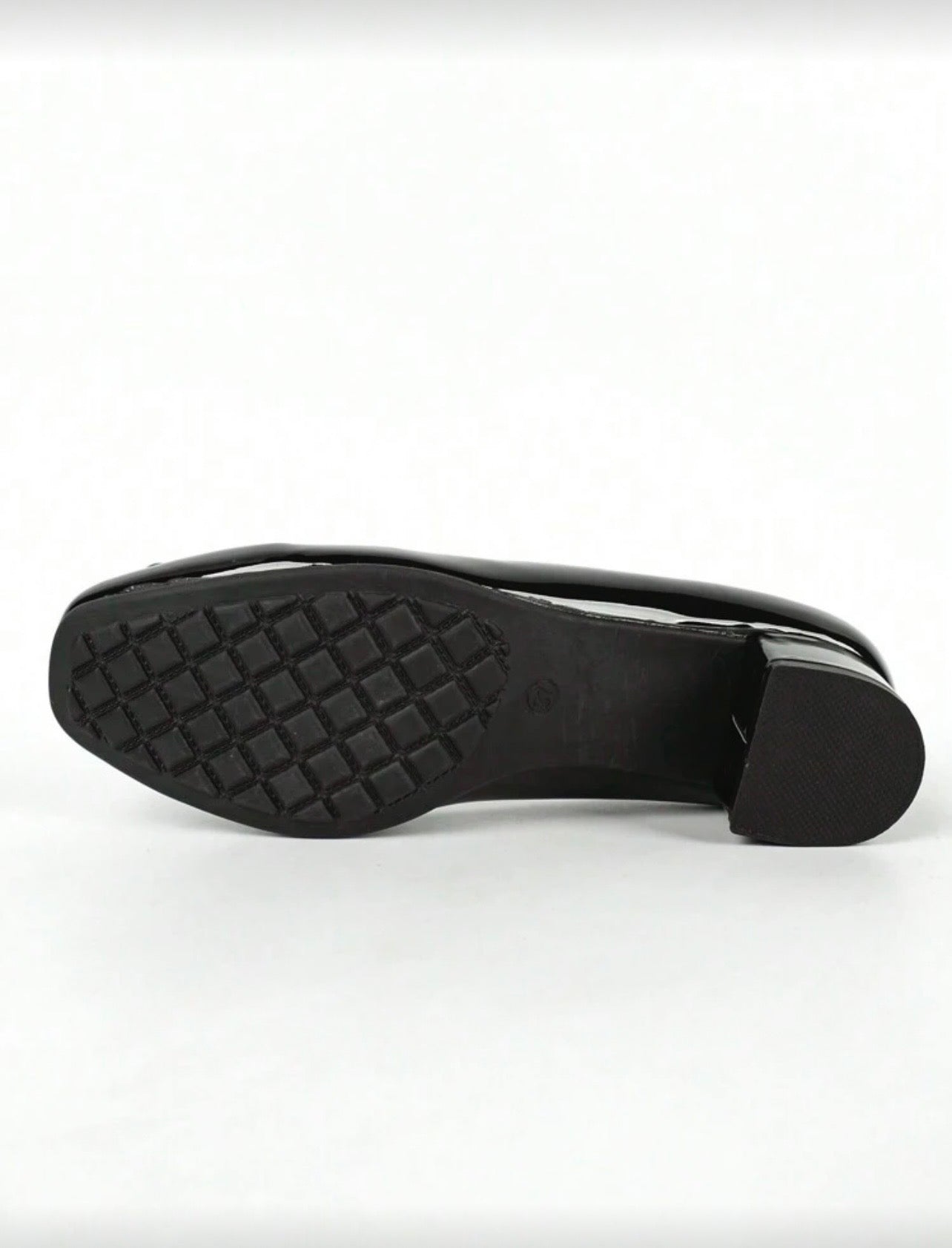 Tacones bajos negros formales