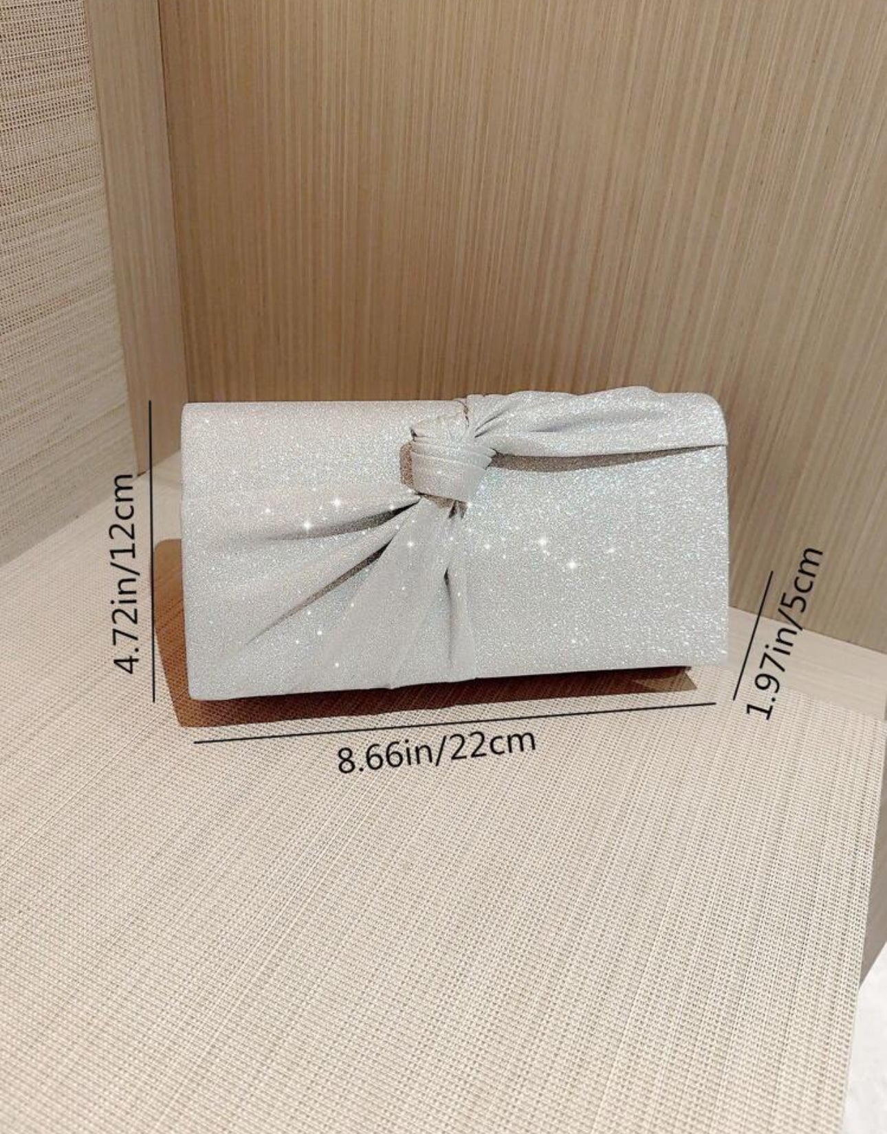 Cartera para fiesta con lazo brillante
