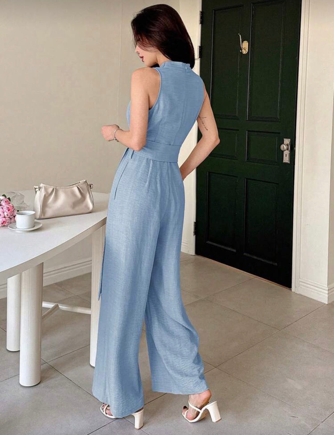 Jumpsuit azul claro con cinturón