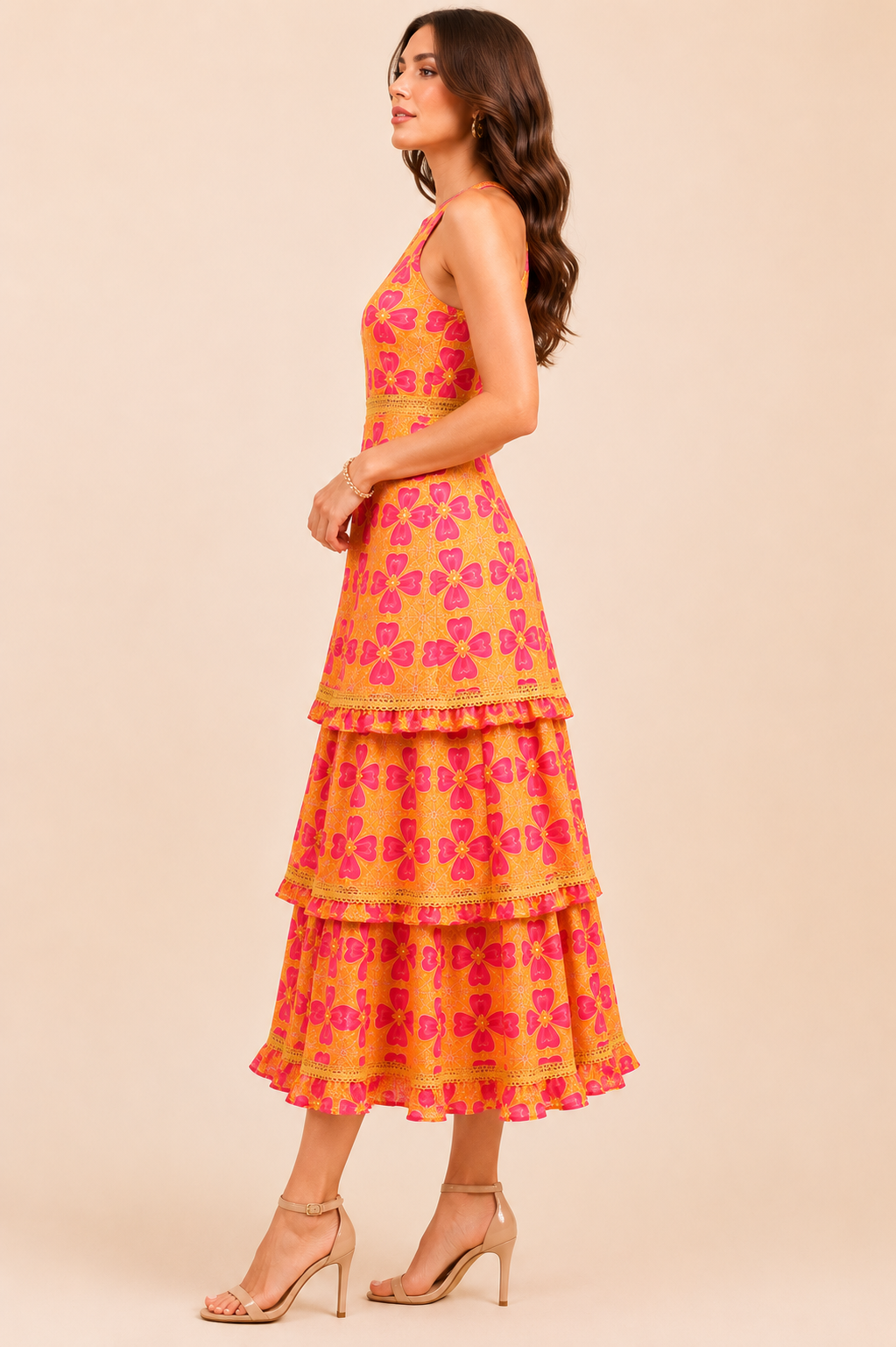 Vestido anaranjado maxi de vuelos con detalles amarillos