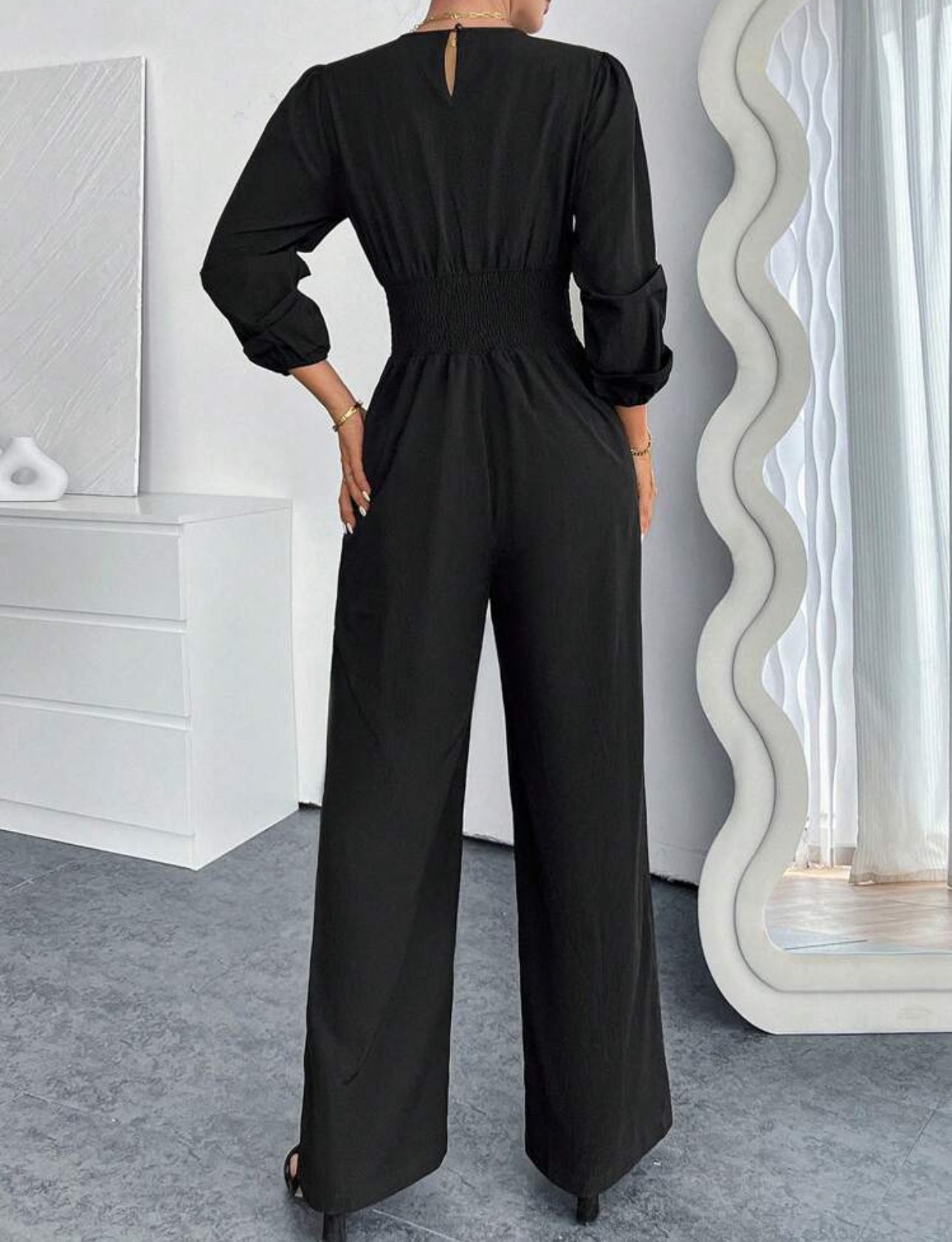Jumpsuit negro manga larga cuello V