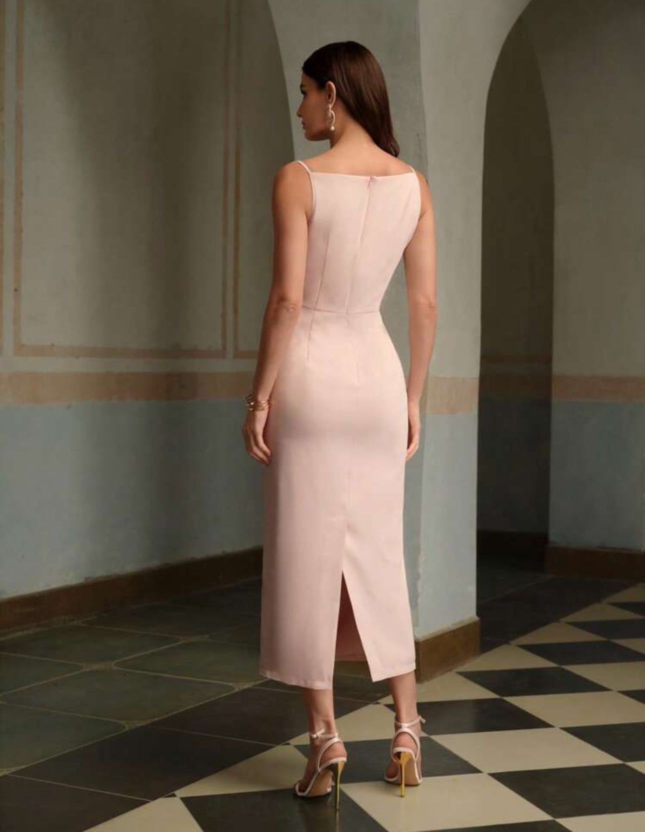 Vestido midi con bordado floral