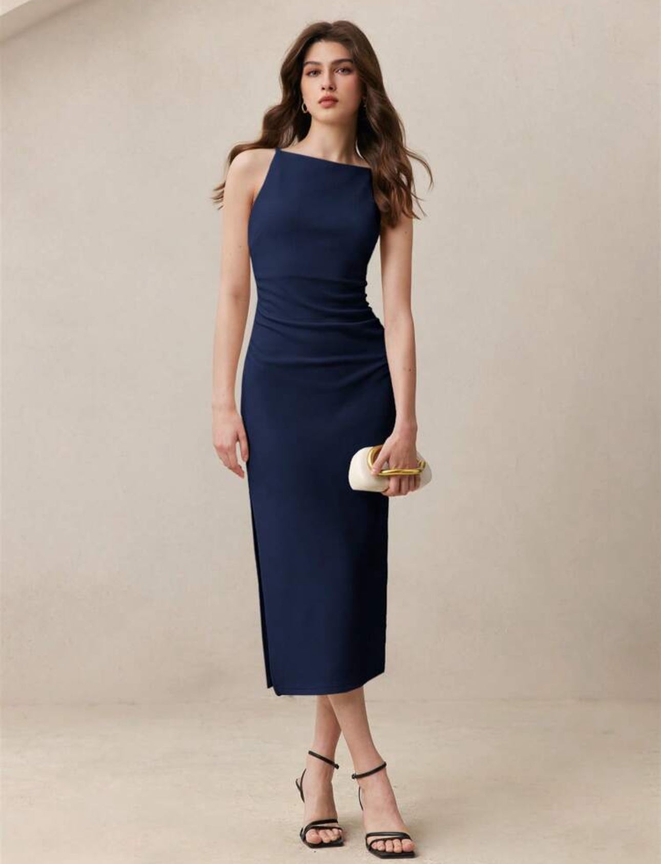 Vestido azul largo con tirantes finos