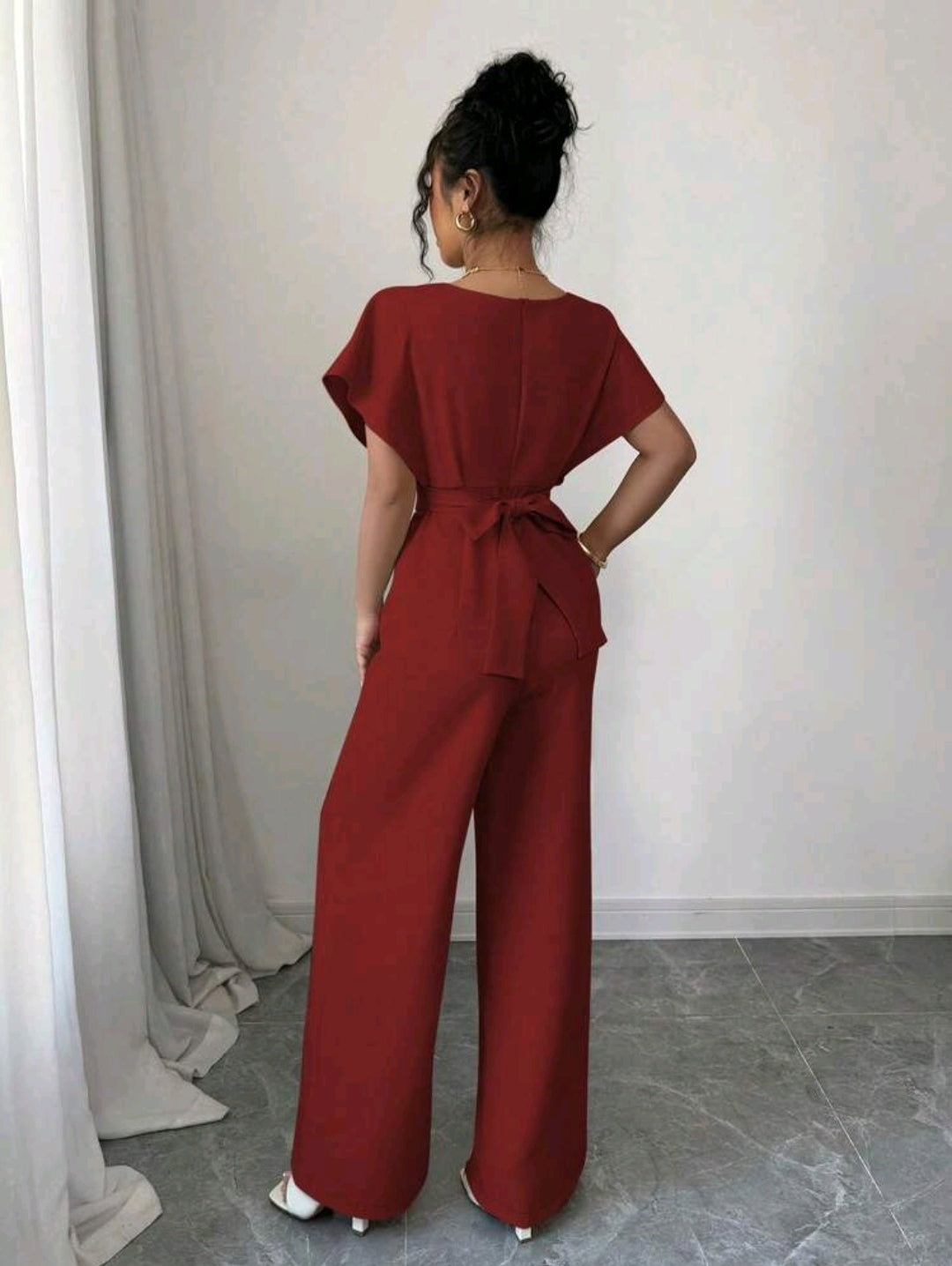 Jumpsuit rojo con pliegues a la cintura