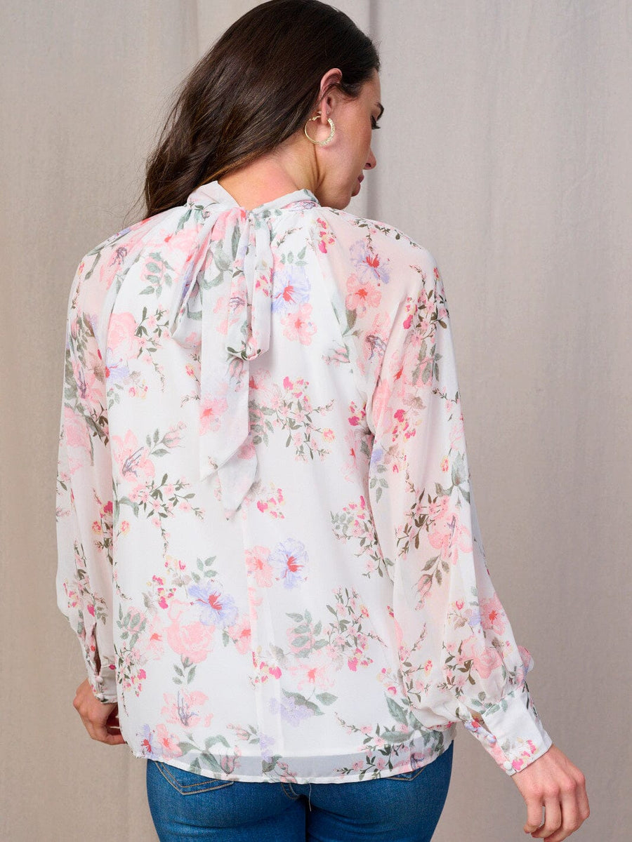 Blusa Blanca Floral de Cuello Alto y Mangas Largas
