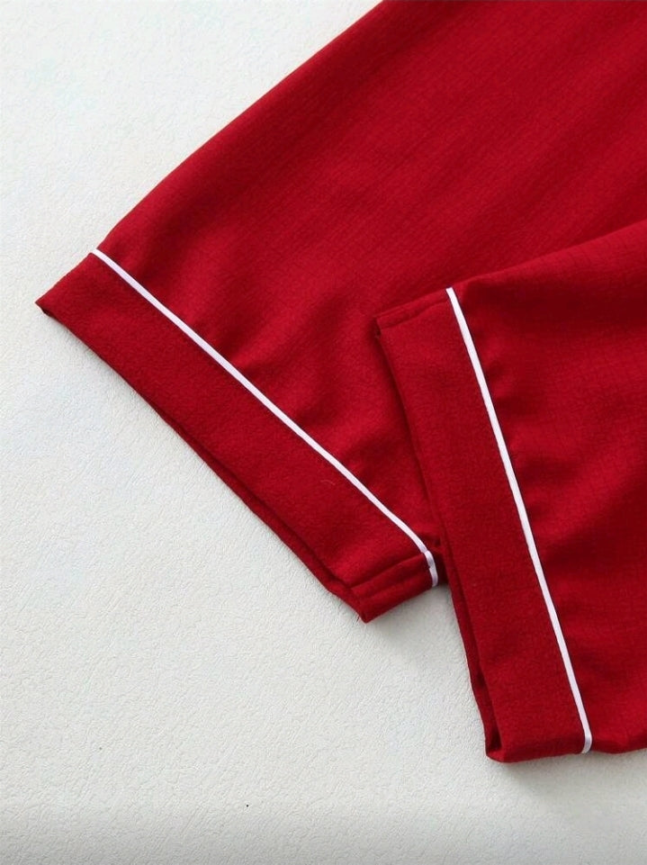 Pijama roja de pantalón y camisa manga corta con detalles blancos