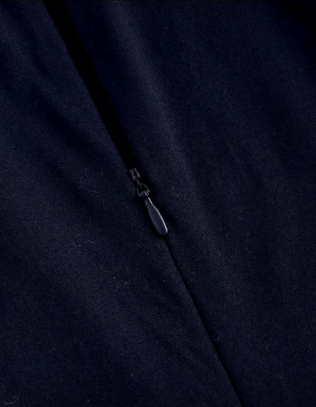 Jumpsuit azul de pierna ancha con pliegues