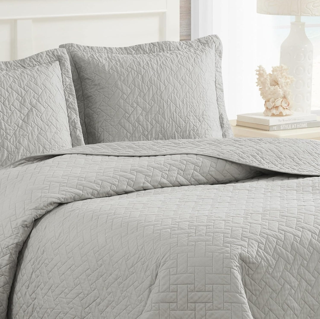 Tommy Bahama Quilt Set Soft Bedding with Matching Shams, Lightweight Home Decor for All Seasons, 3 Piezas, Gris, Queen