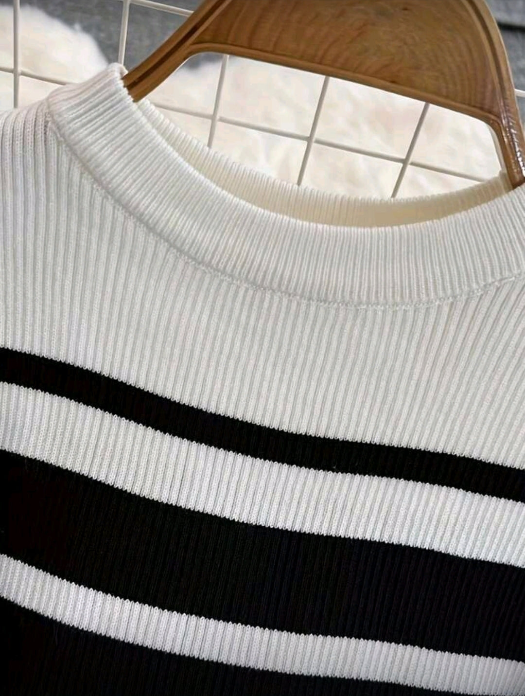 Set Casual y Elegante Blanco con Franjas Negras