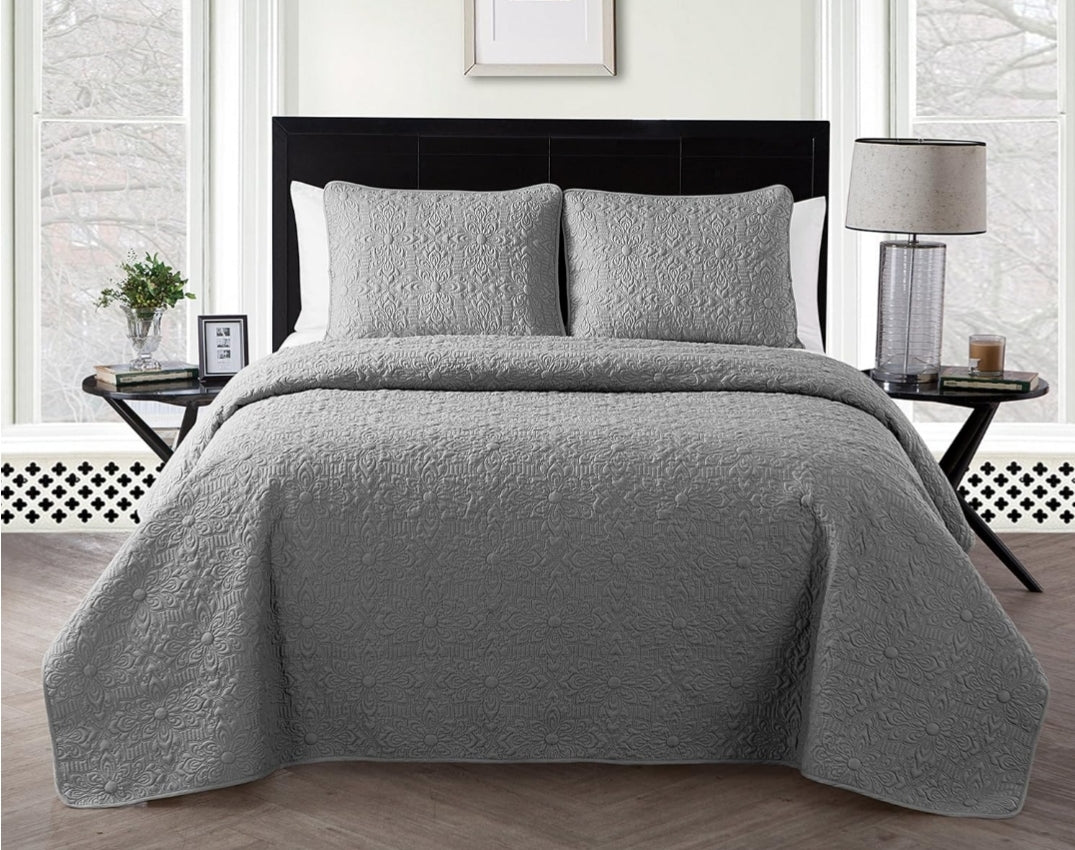 VCNY Home - Quilt Set, Lightweight Bedding with Matching Shams, Embossed Textured, Floral Home Decor, 3 Piezas Gris, King