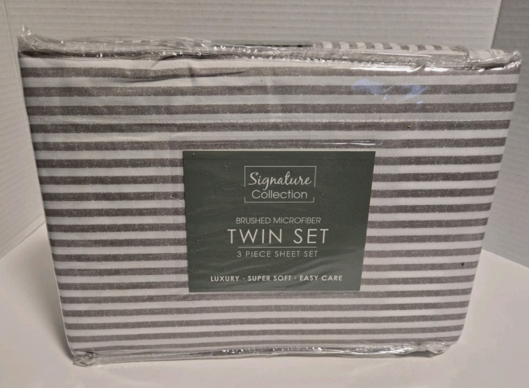 Signature Collection Microfiber Sheet Set, 3 Piezas Franjas Blancas y Grises, Twin