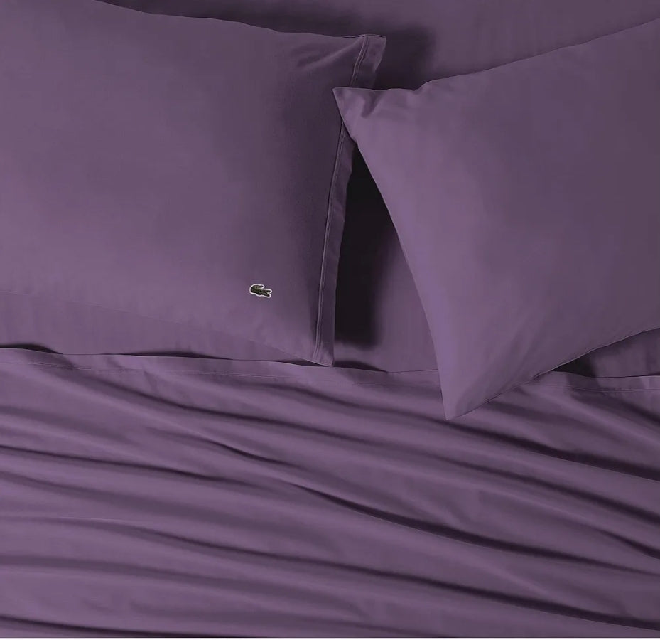 Lacoste 100% Cotton Percale Solid Sheet Set Plum, Morado, 4 Piezas, Queen