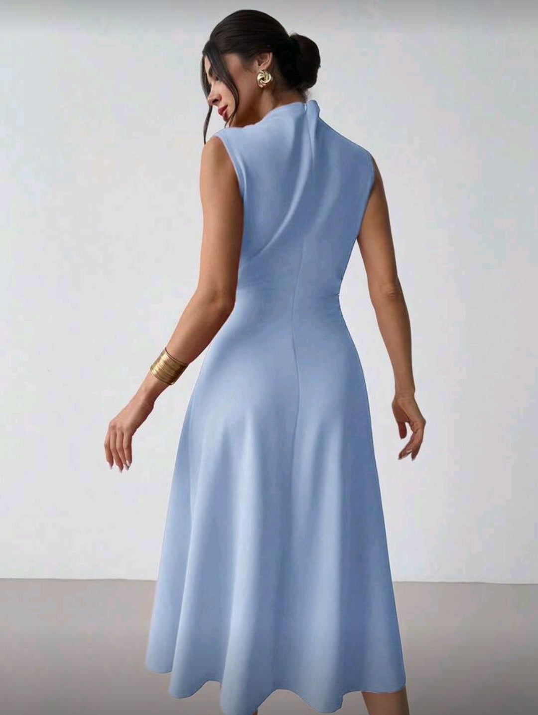 Vestido Azul Claro Plisado Elegante