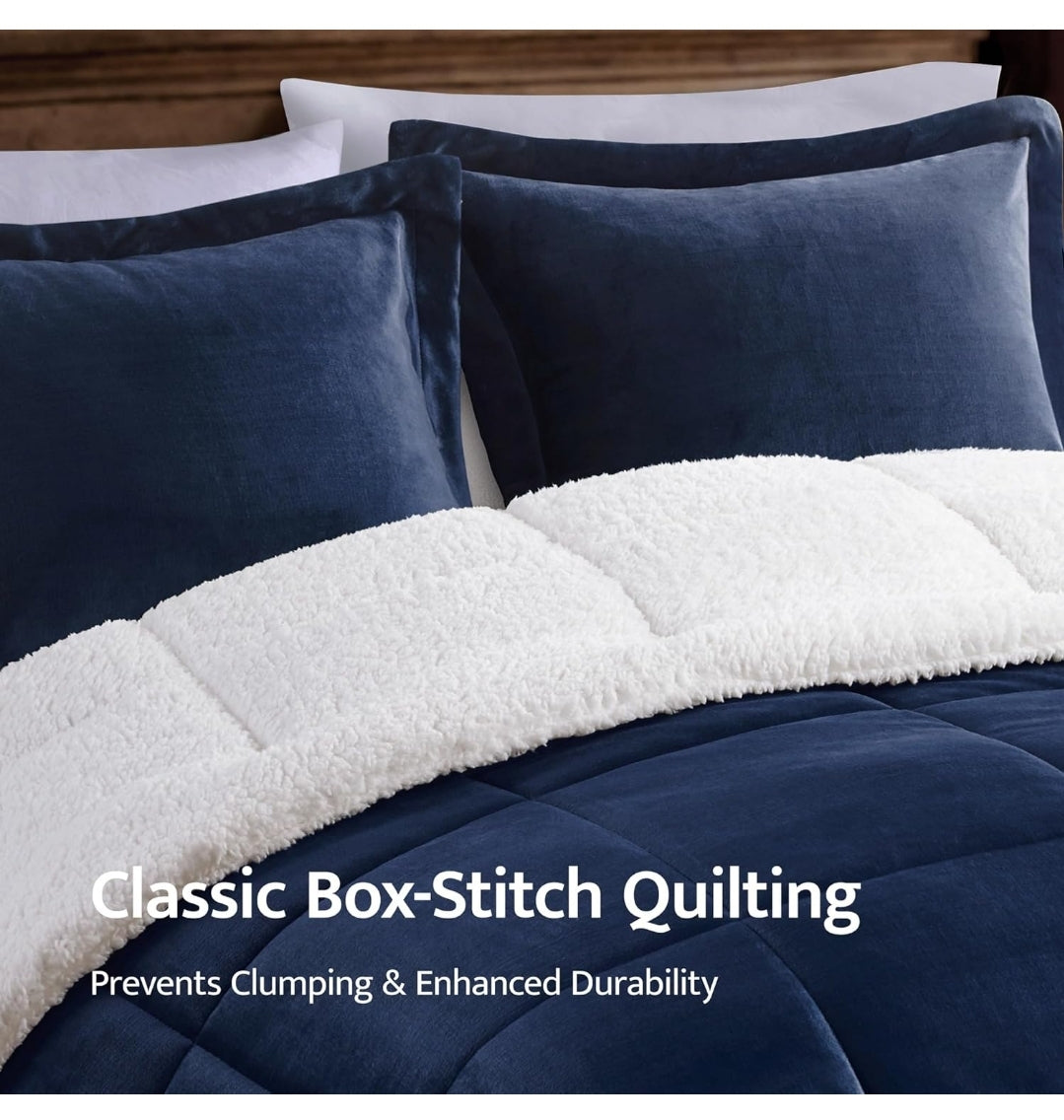 Woolrich Reversible Comforter Set Ultra Soft Plush to Sherpa, Down Alternative, Cold Weather Winter Warm Bedding, with Matching Sham, Decorative Pillow, Navy Blue/Ivory, 4 Piezas, Full/Queen