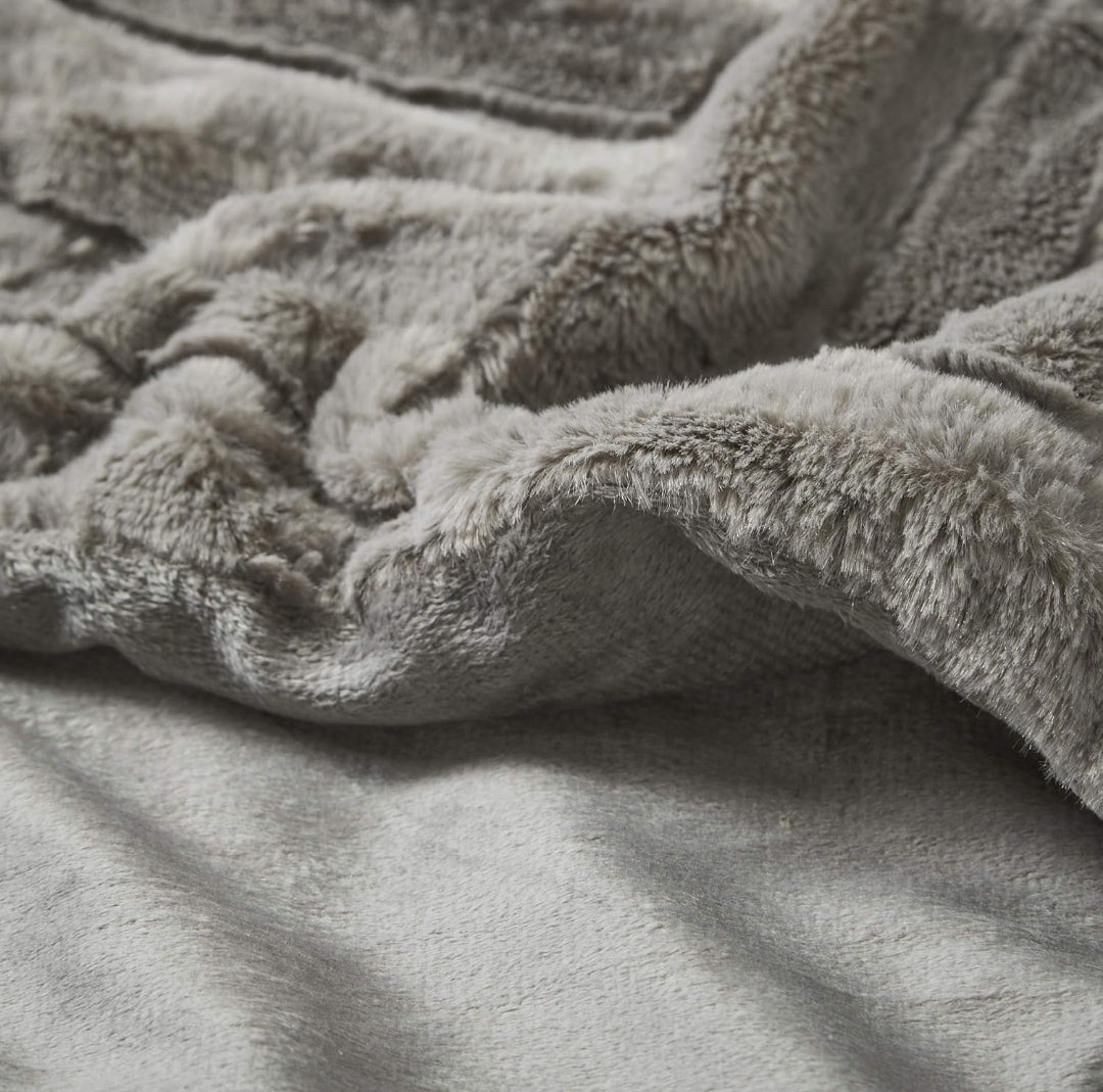 Madison Park Arctic Luxury Ultra Alternative Throw 50x60 Geometric Premium Soft Cozy Long Fur Plush For Bed, Couch or Sofa, 50 in x 60 in, Gris, Colcha