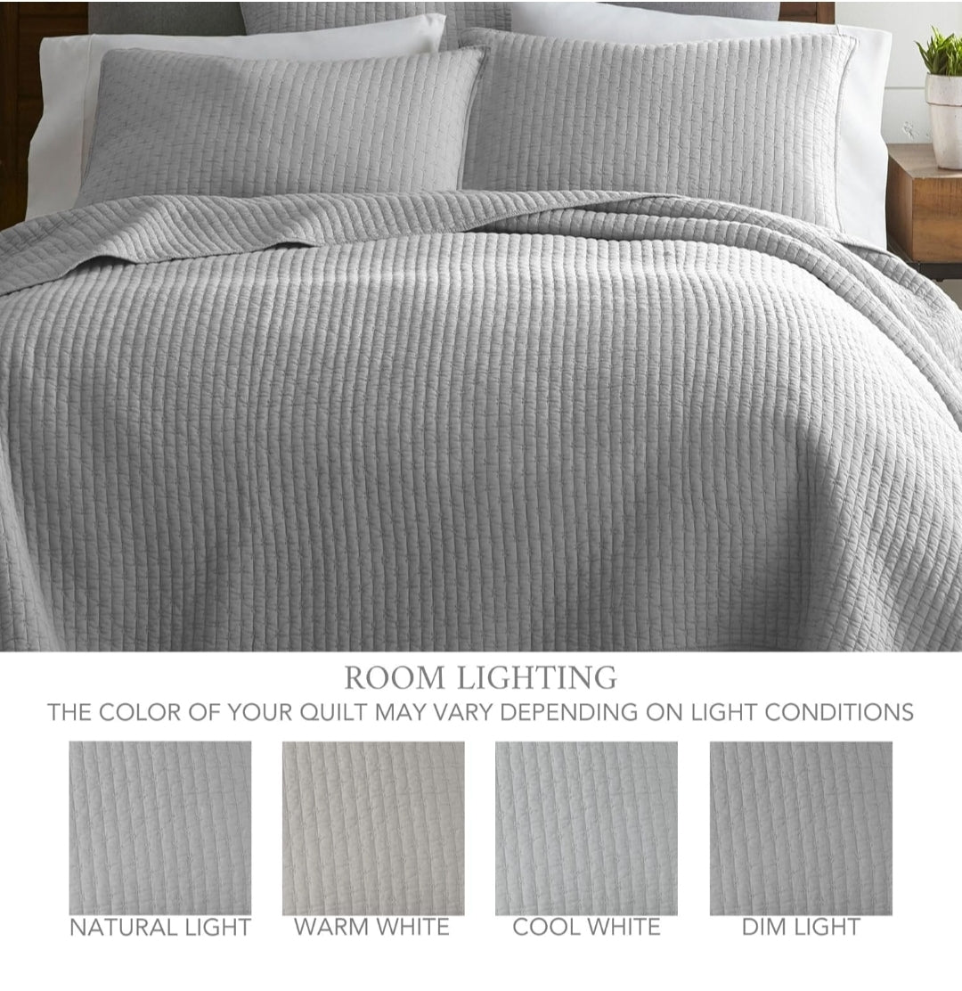 Levtex Home Cross Stitch Reversible Twin XL/Twin Quilt Set (68x86in) and 1 Pillow Sham (26x20in) - Stitch Texture - 2 Piezas, Gris Claro, Twin