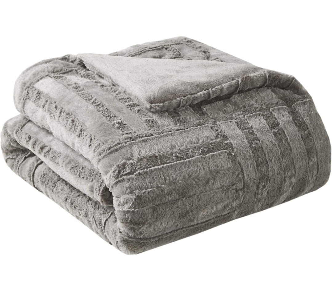 Madison Park Arctic Luxury Ultra Alternative Throw 50x60 Geometric Premium Soft Cozy Long Fur Plush For Bed, Couch or Sofa, 50 in x 60 in, Gris, Colcha