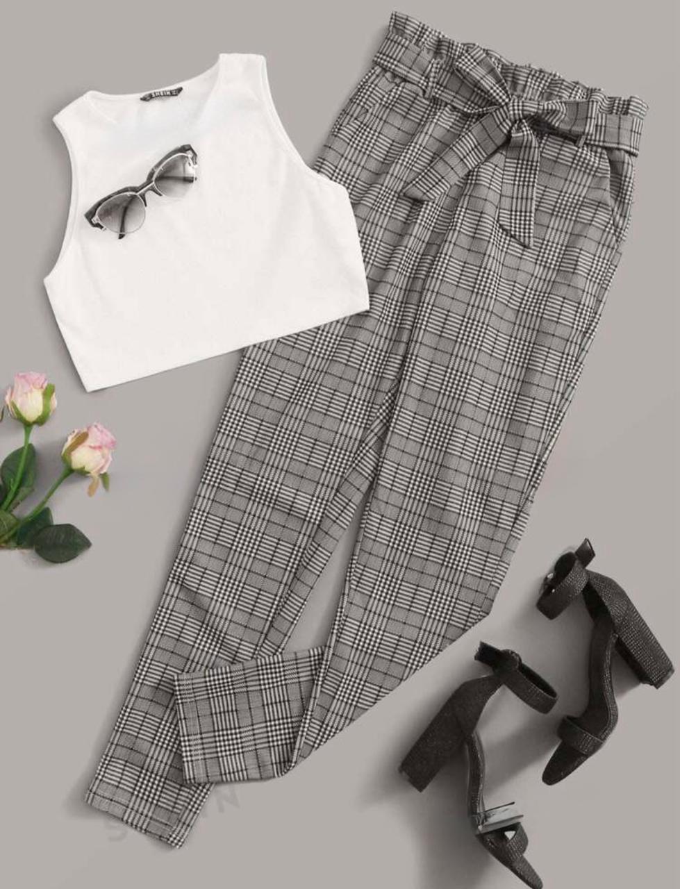 Conjunto de Camiseta Blanca y pantalón cuadriculado