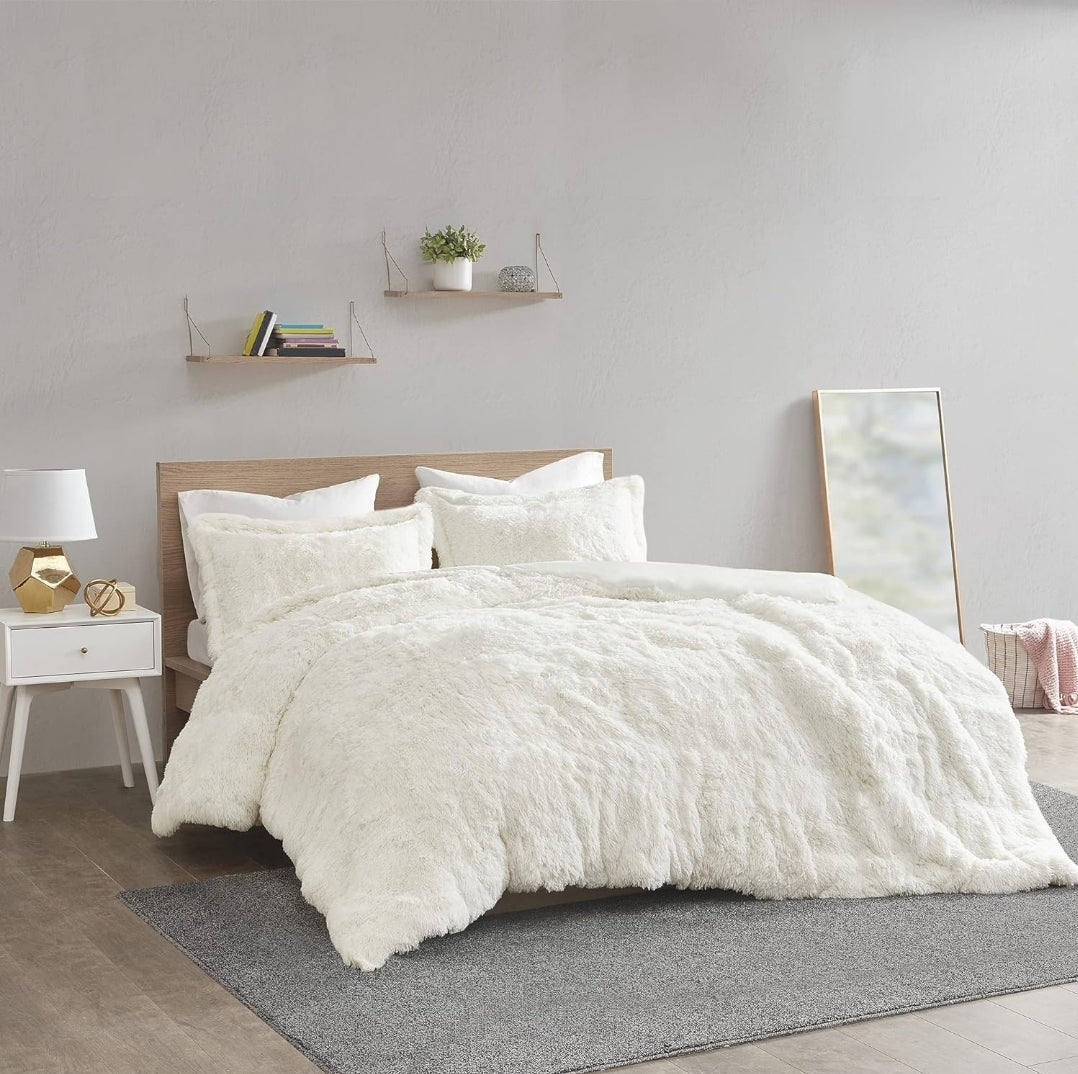 Intelligent Design Malea Shaggy Duvet with Quilted Box Design, Long Faux Fur Comforter Cover Cozy Bedding Set, Matching Shams 90"x90", Blanco, 3 Piezas, Queen