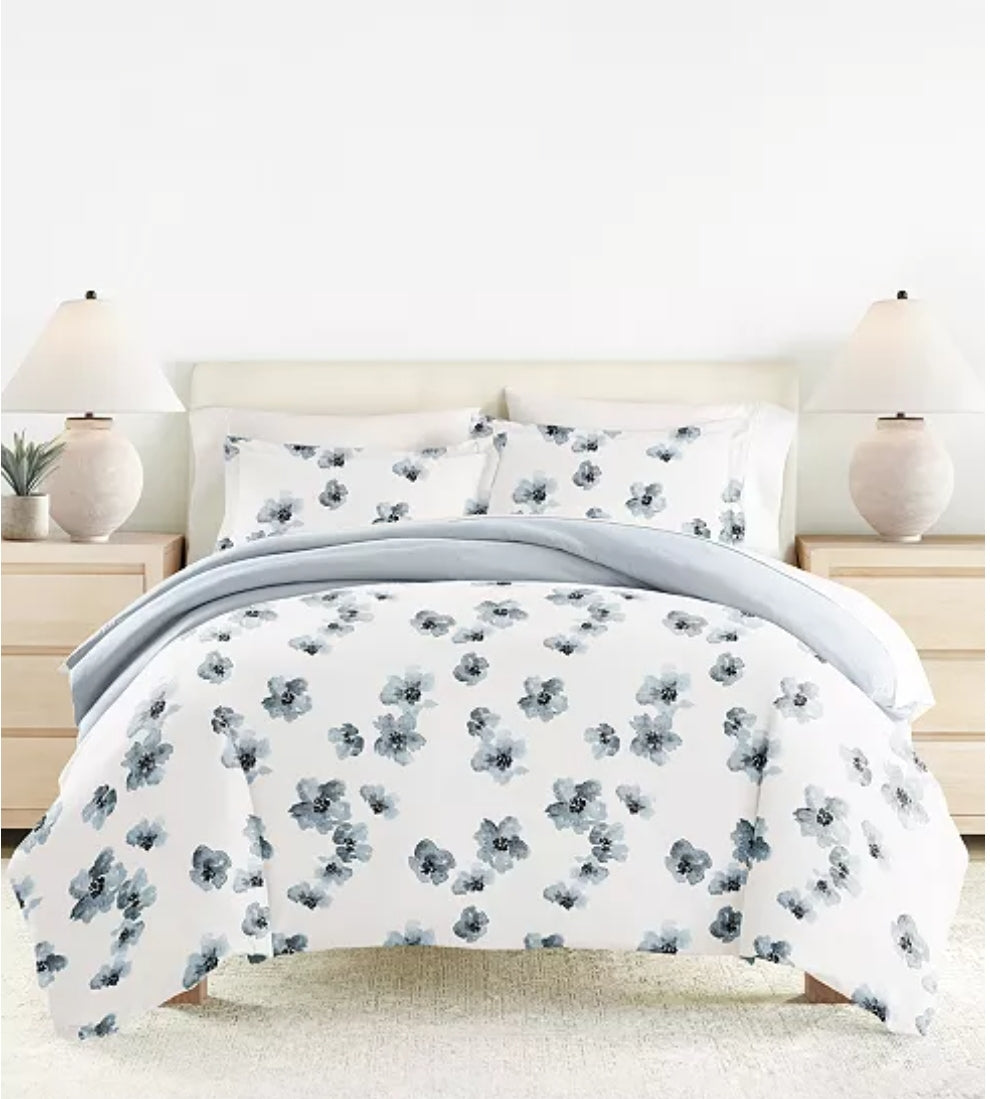 Kaycie Gray
Watercolor Floral Printed Duvet Cover Sets Azul, 3 Piezas, Queen
