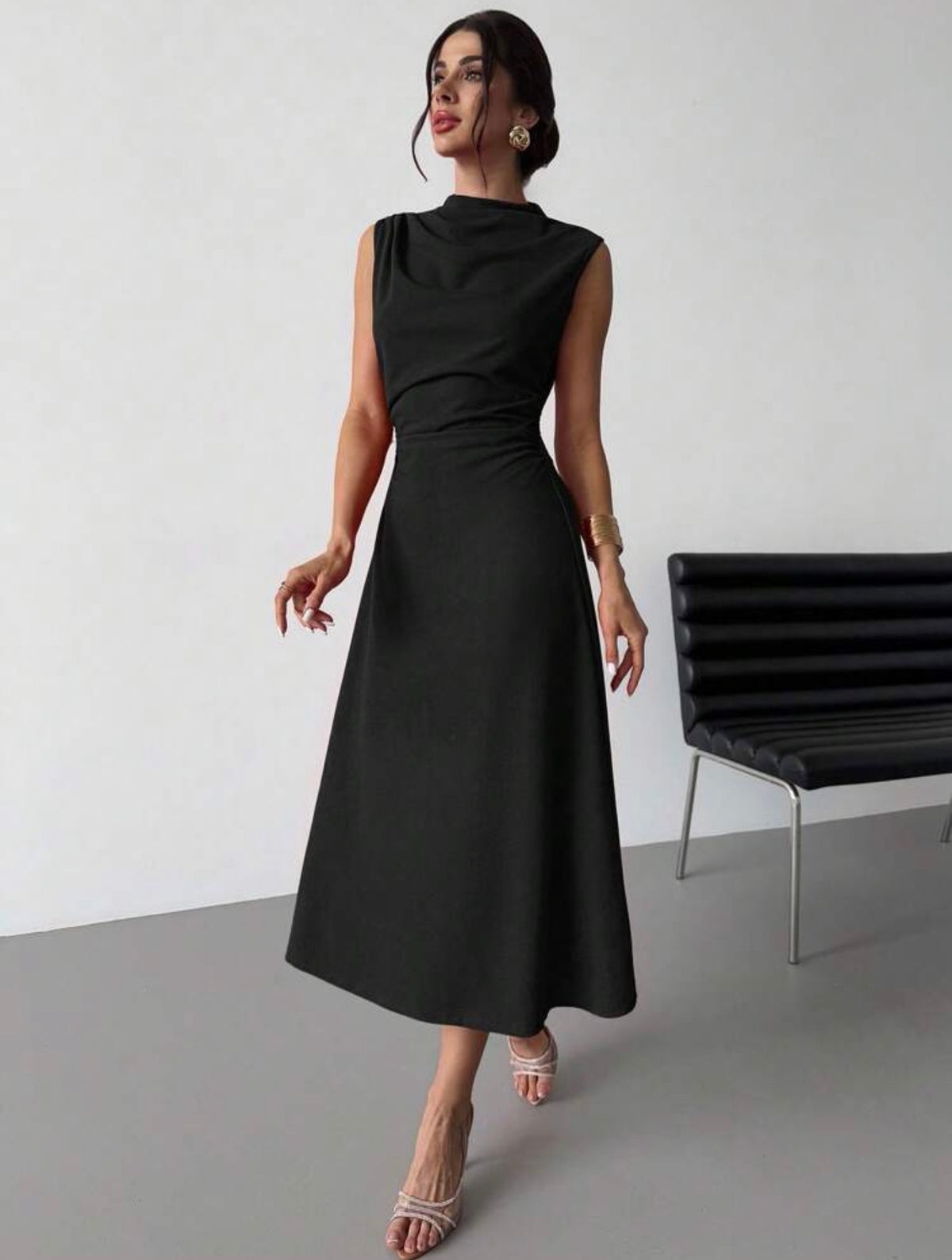 Vestido negro plisado largo