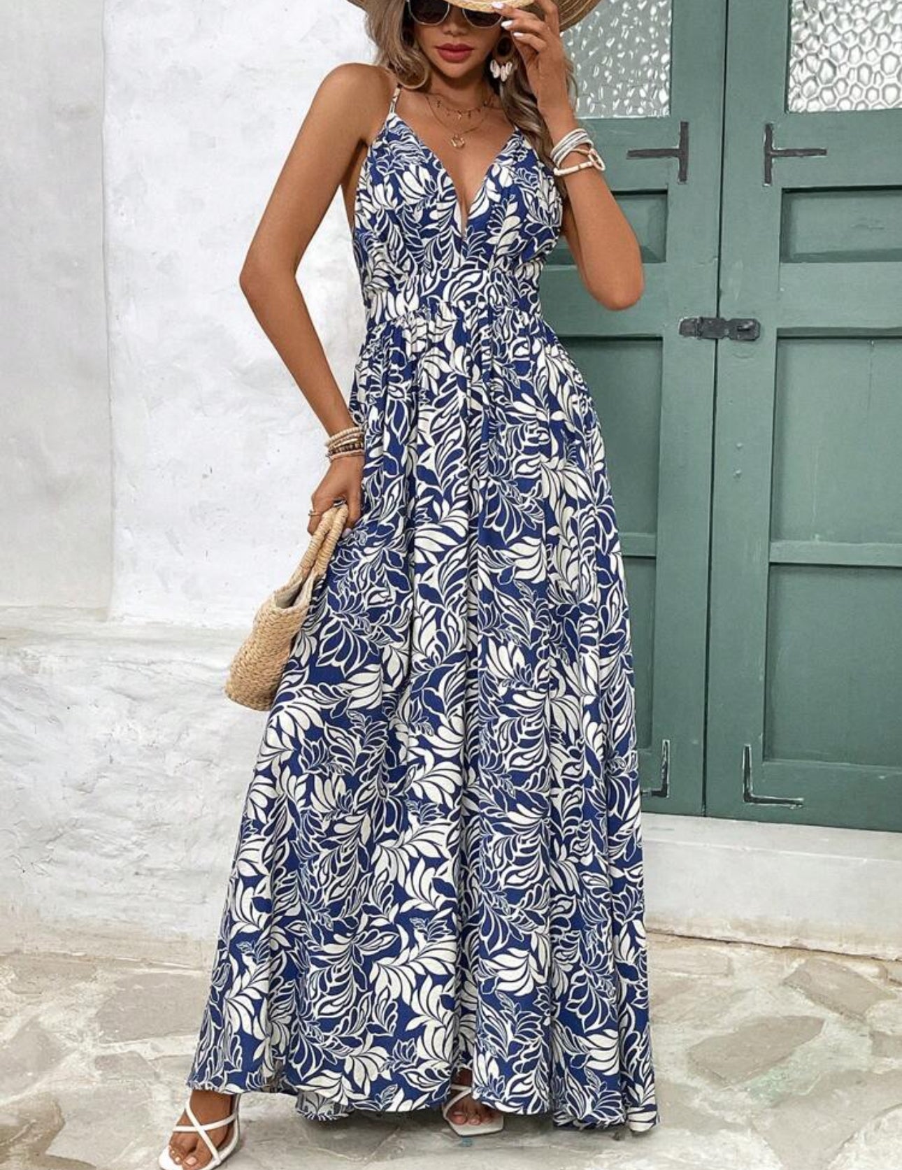 Vestido azul y beige de verano con tirantes cruzados