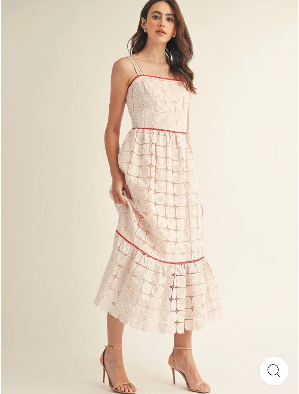 Vestido rosado maxi de cuello cuadrado con detalles tejidos tipo crochet