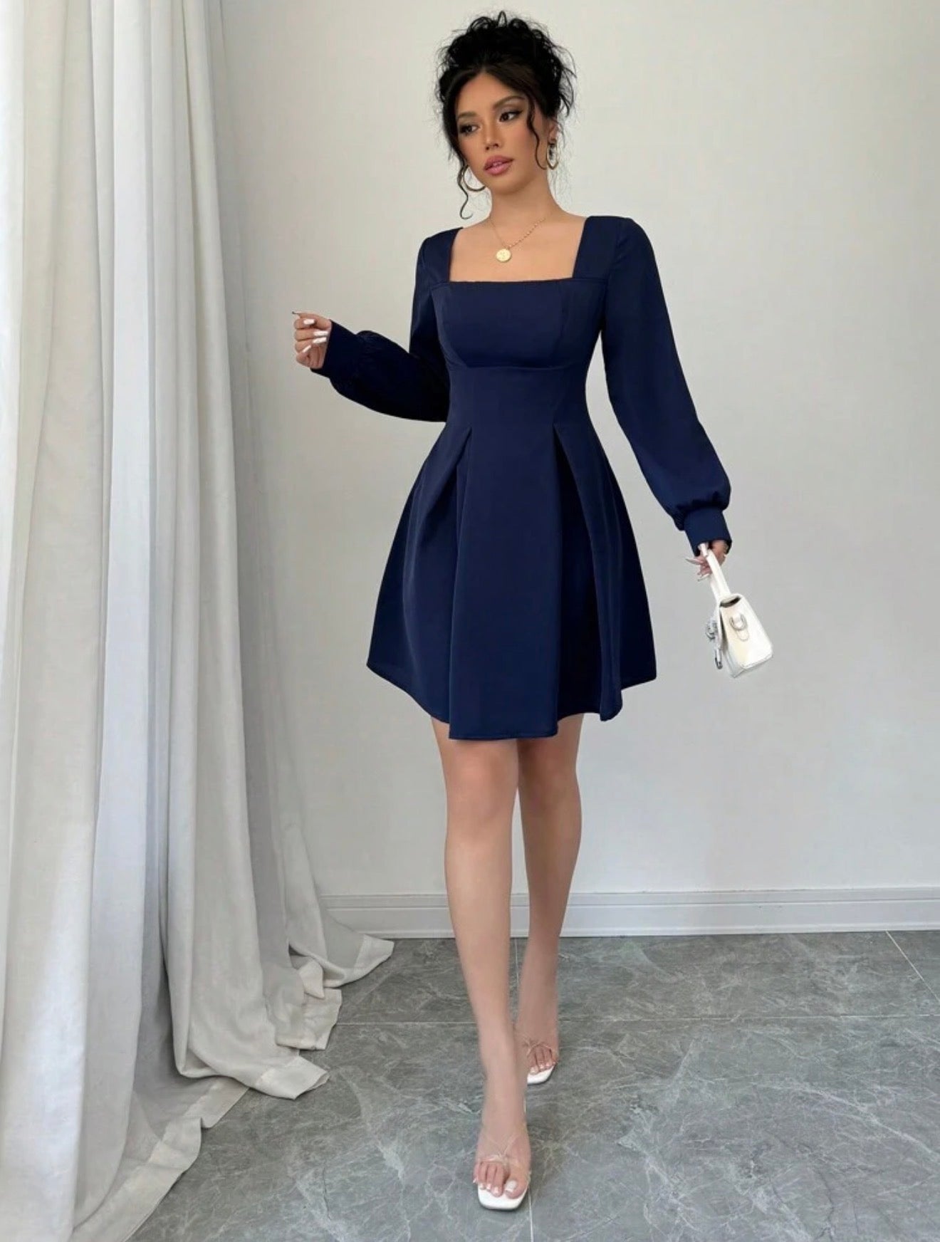 Vestido azul marino corto manga larga