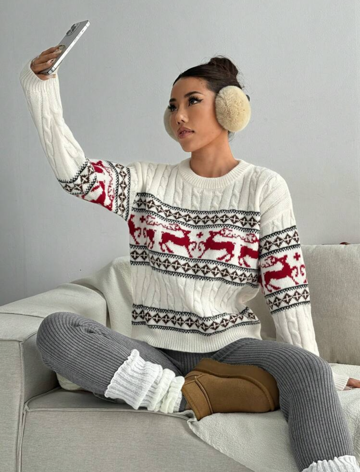 Suéter de Navidad beige con gris