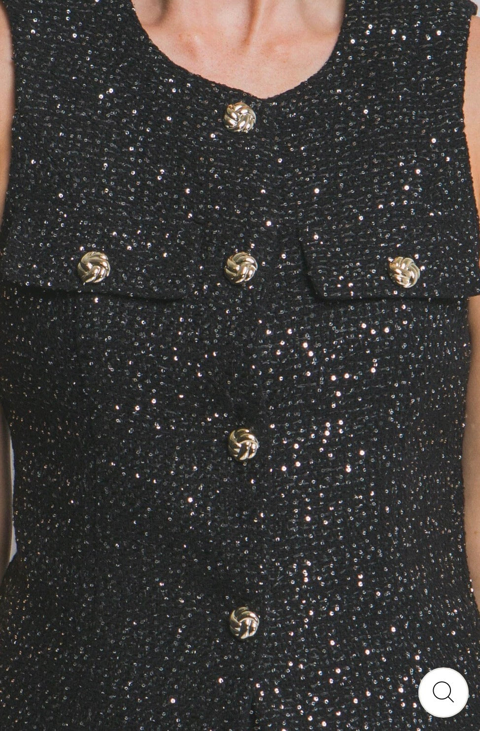 Blazer negro con botones dorados