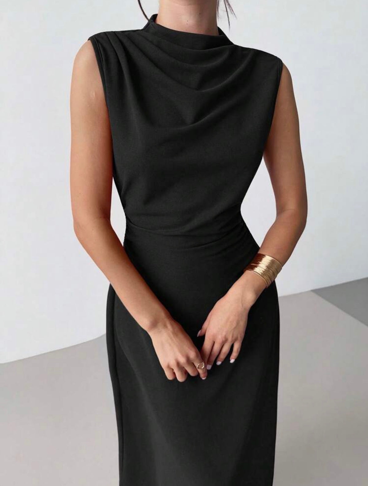 Vestido negro plisado largo