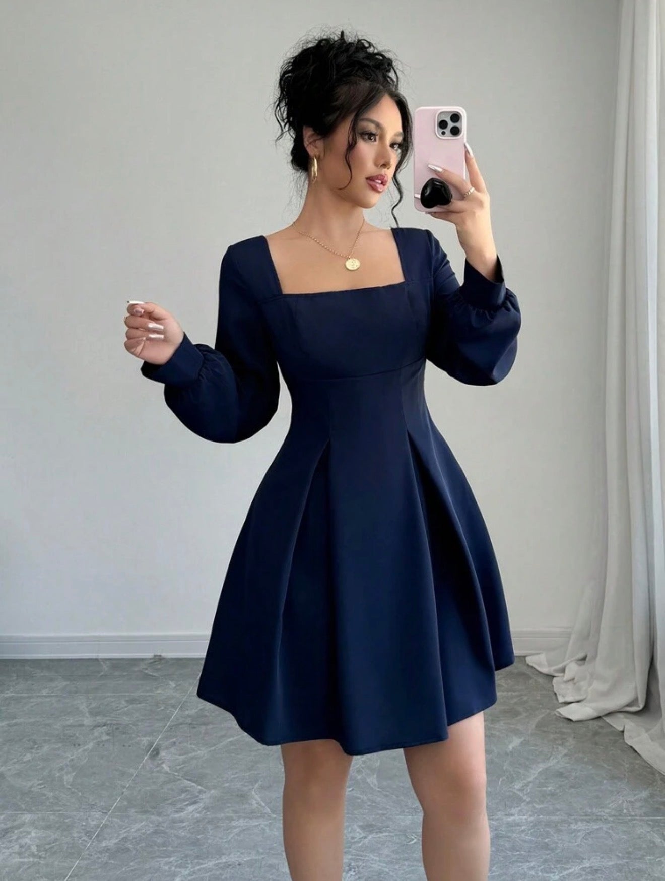Vestido azul marino corto manga larga