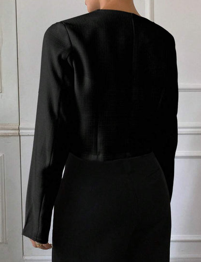 Chaqueta corta color negro