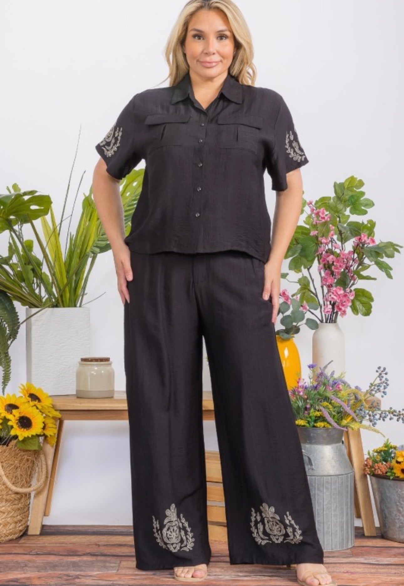 Conjunto negro bordado Plus