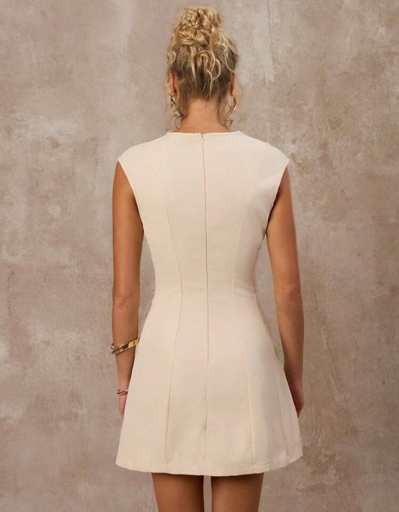 Vestido beige corto
